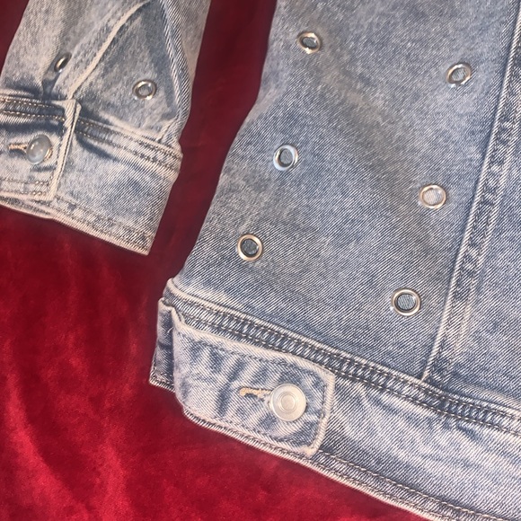 Avec Les Filles Medium Wash Denim Jacket with Metal Grommets Size Large - Picture 7 of 8